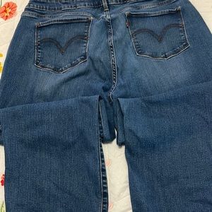 Women’s 18W Levis Capris